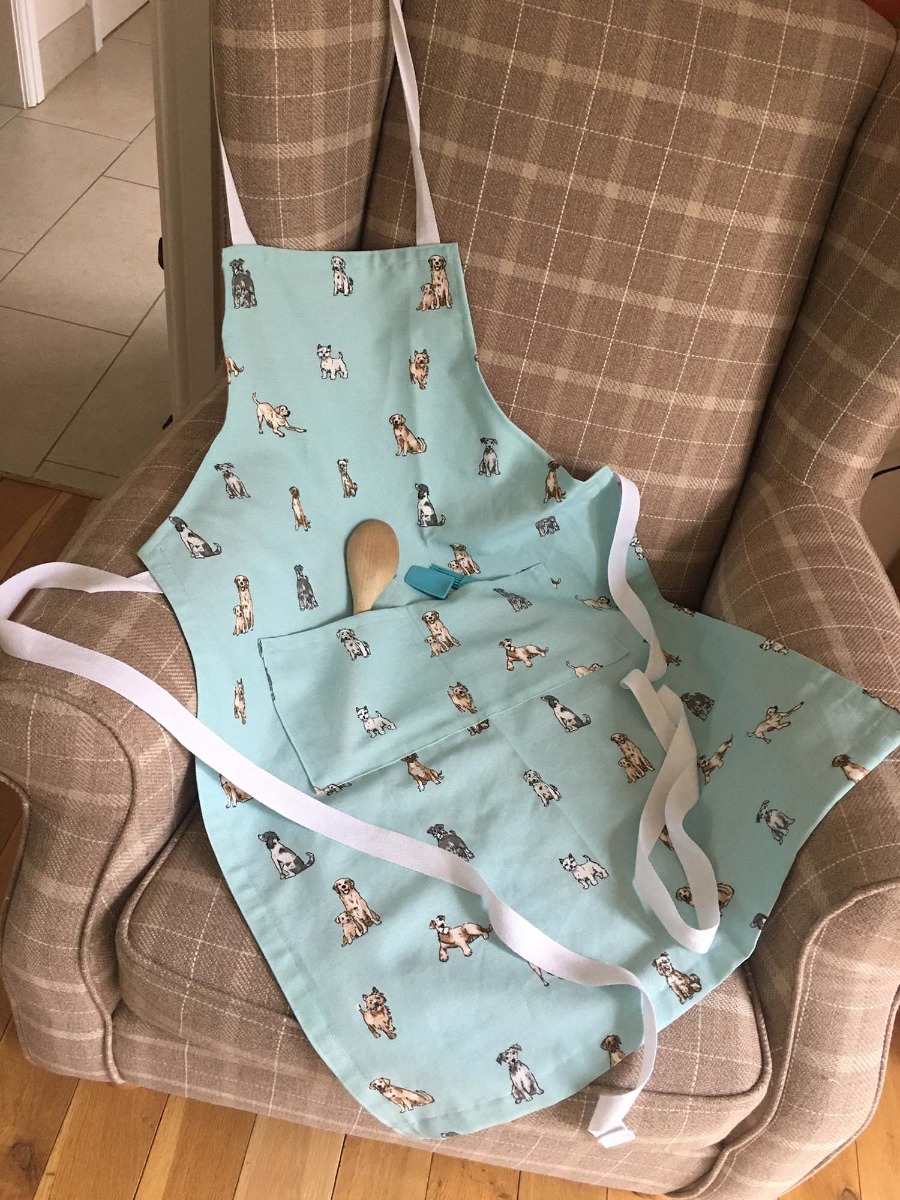 dog print apron